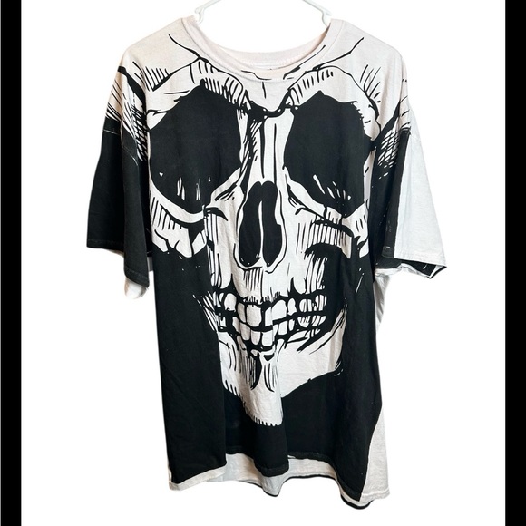 Fruit of the Loom Other - Vintage All Over Print Skull Black White Tshirt Fruit Of The Loom Size 2XL